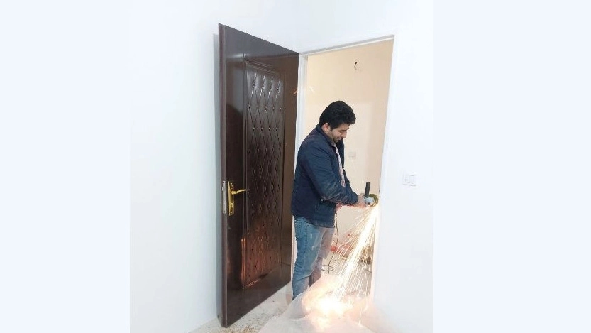 Bağda ahşap ve hırsızlık önleyici kapıların uygulanması
